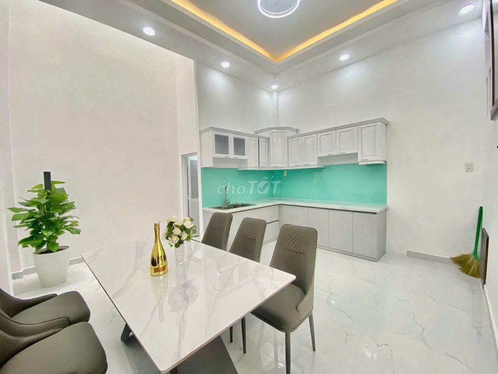 Chính chủ bán nhà 1T2L đúc, hẻm xe hơi Lâm Thị Hố, khu nhà lầu an ninh