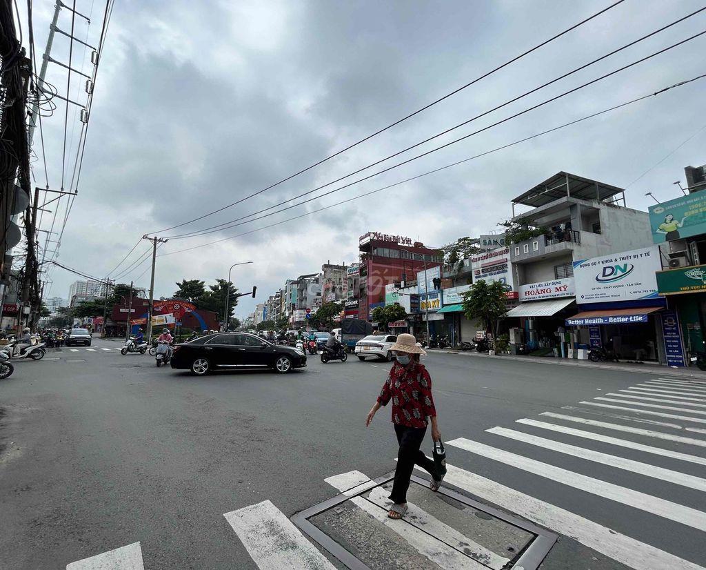Cho Thuê Nhà Ngay Đèn Xanh Đỏ Ngã 4 Luỹ Bán Bích , Tân Phú