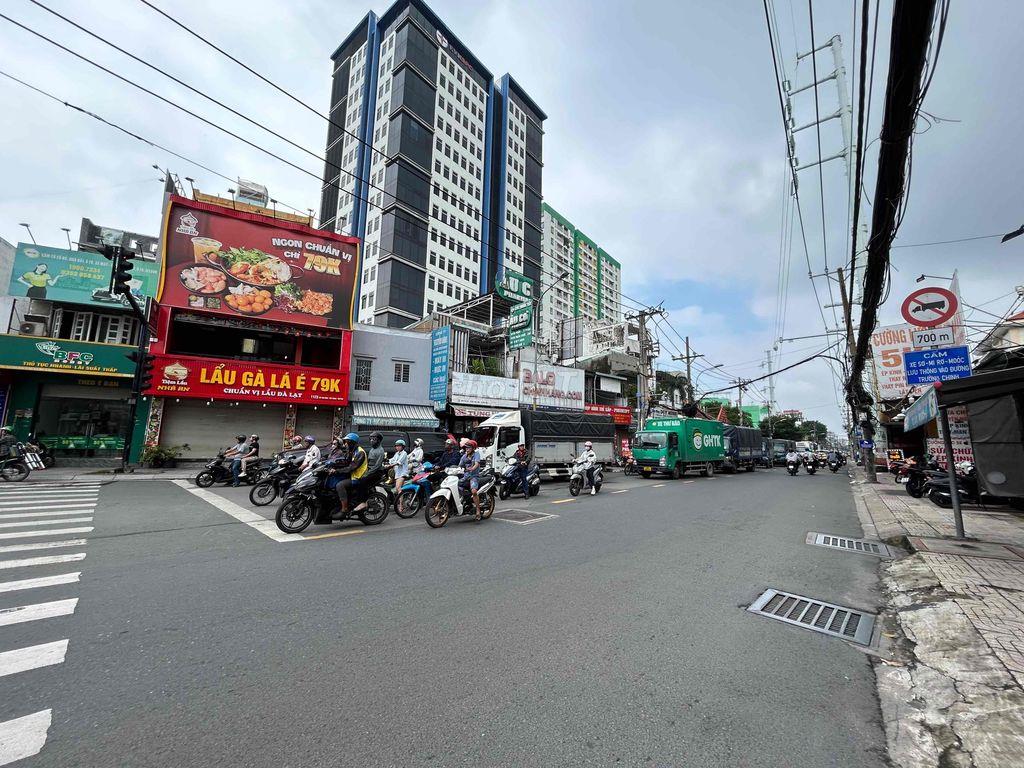 Cho Thuê Nhà Ngay Đèn Xanh Đỏ Ngã 4 Luỹ Bán Bích , Tân Phú