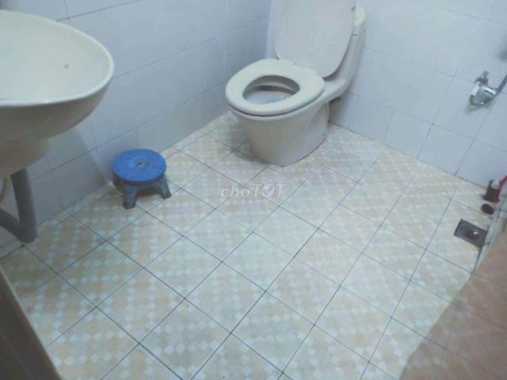 KTX bình dân gần cầu Nguyễn Tri Phương Q5