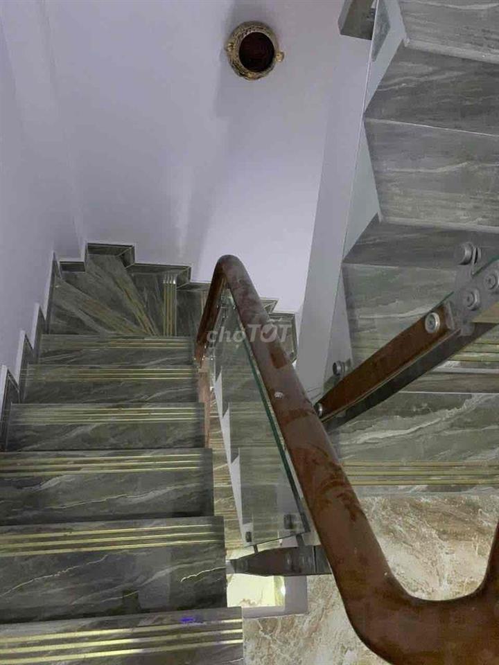 Nhà thuê góc 2 mặt tiền Lý Thái Tổ (5 tầng) - Quận 3