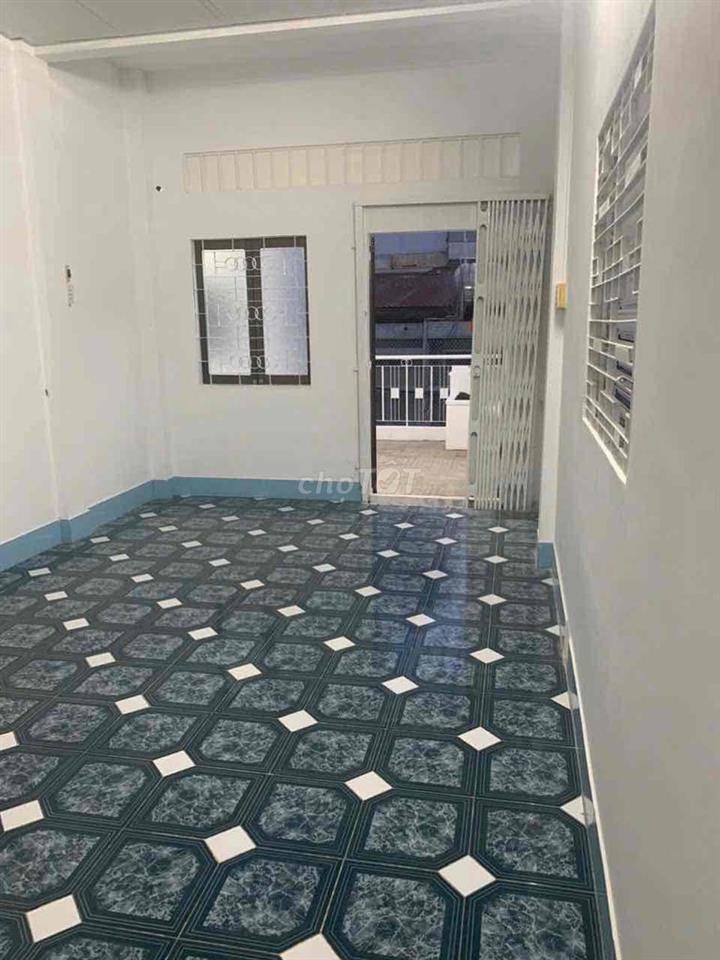 Nhà cho thuê Lạc Long Quân giá hạt dẻ