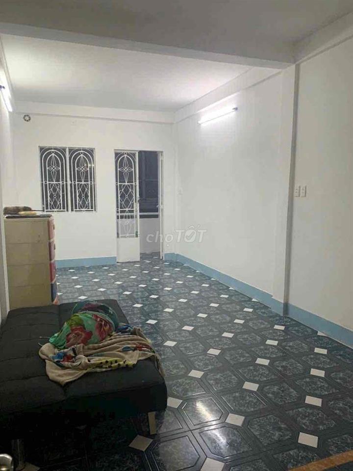 Nhà cho thuê Lạc Long Quân giá hạt dẻ