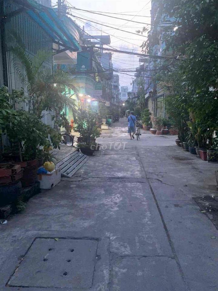 Nhà cho thuê Lạc Long Quân giá hạt dẻ