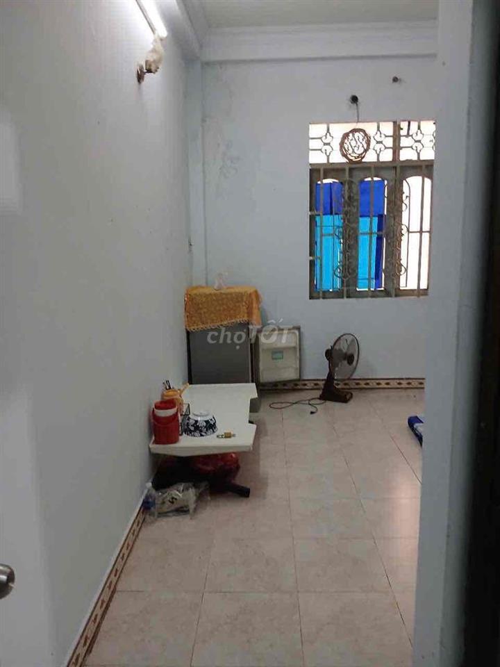 phòng rộng rãi ngay trung tâm quận 6