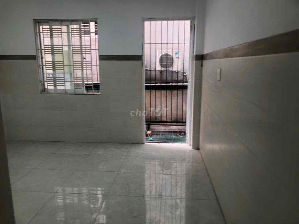 Phòng ngay đường số 6 . khu Tên lửa. Binh Tan