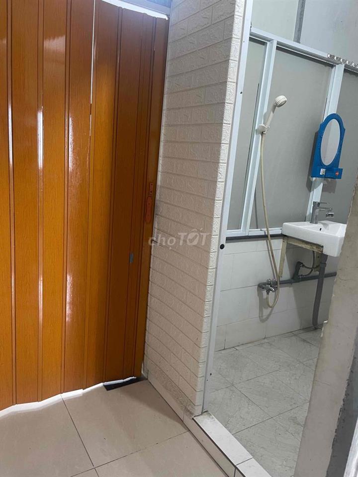 Phòng ngay mặt tiền đường Trần văn kiểu. Khu Binh Phu q6