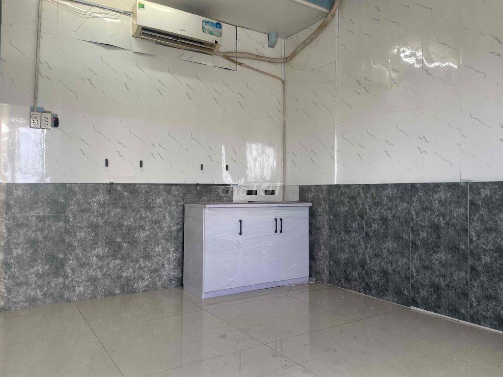 Phòng ngay mặt tiền đường Trần văn kiểu. Khu Binh Phu q6