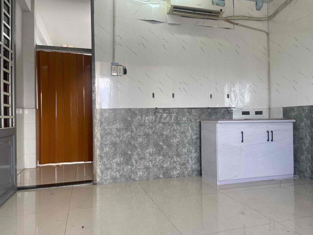 Phòng ngay mặt tiền đường Trần văn kiểu. Khu Binh Phu q6