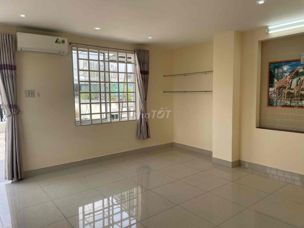 Nguyên Tâng 3 . ngay đường 23 khu Binh Phú Q6