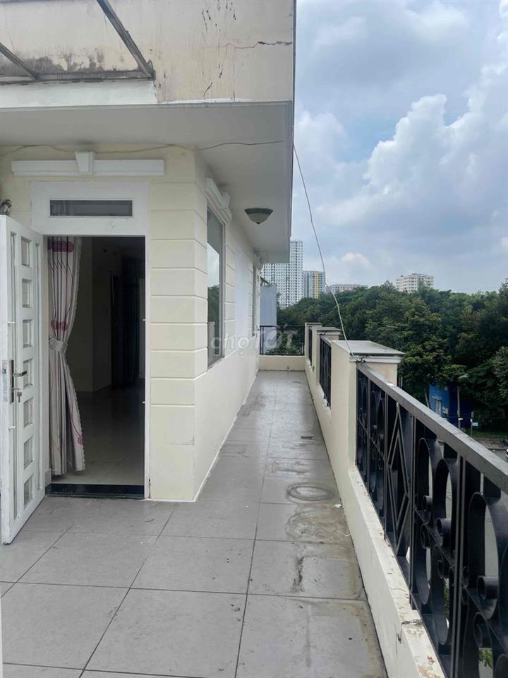 Nguyên Tâng 3 . ngay đường 23 khu Binh Phú Q6