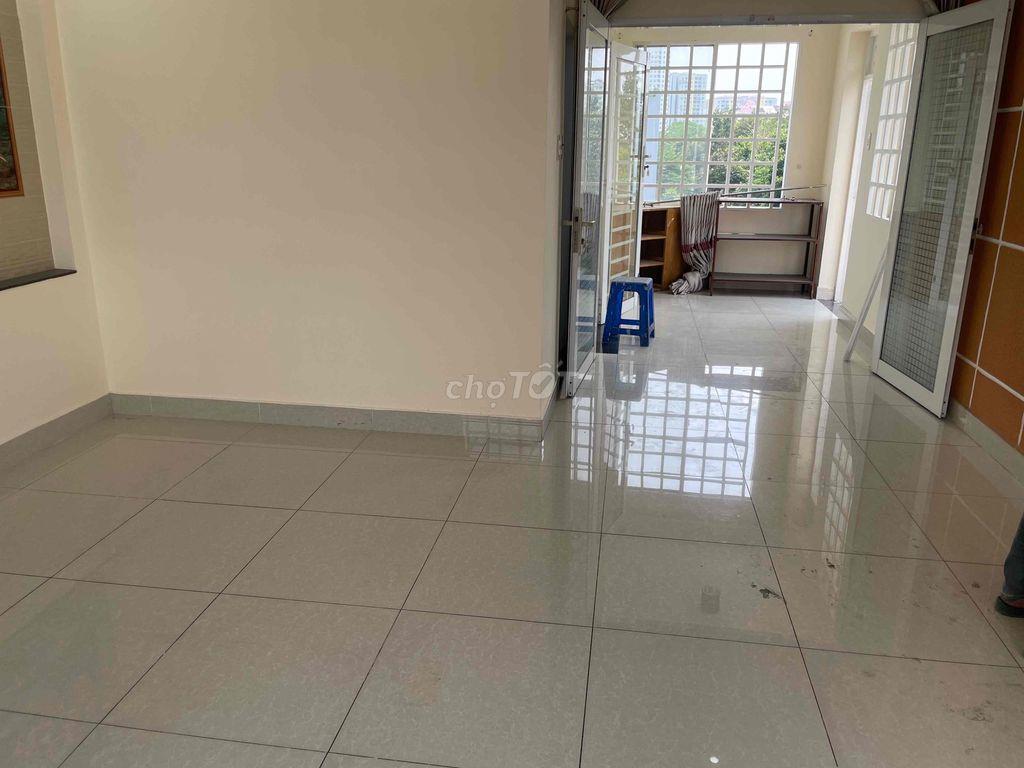 Nguyên Tâng 3 . ngay đường 23 khu Binh Phú Q6