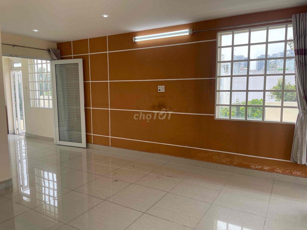 Nguyên Tâng 3 . ngay đường 23 khu Binh Phú Q6