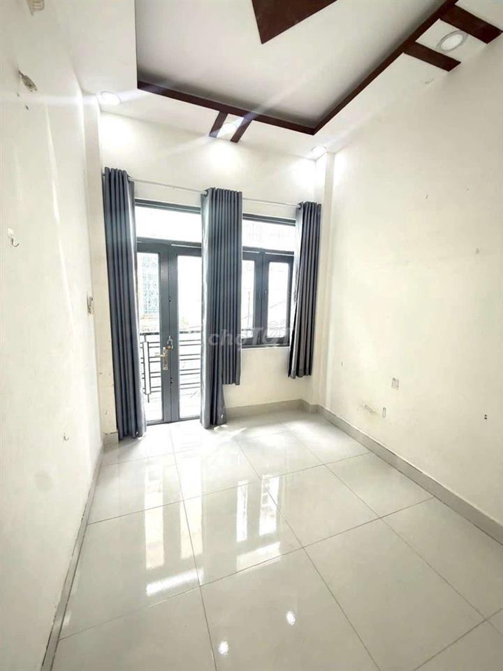 Bán nhà 2 phòng Lâm Văn Bền