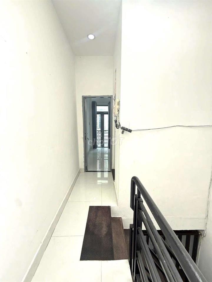Bán nhà 2 phòng Lâm Văn Bền