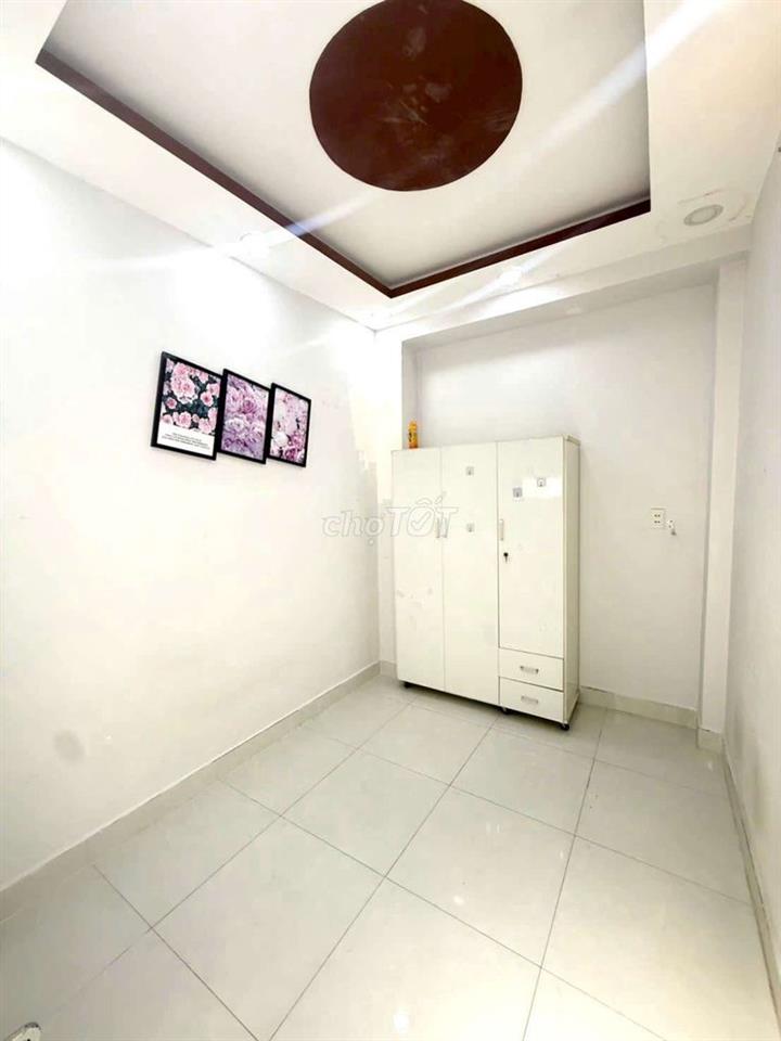 Bán nhà 2 phòng Lâm Văn Bền