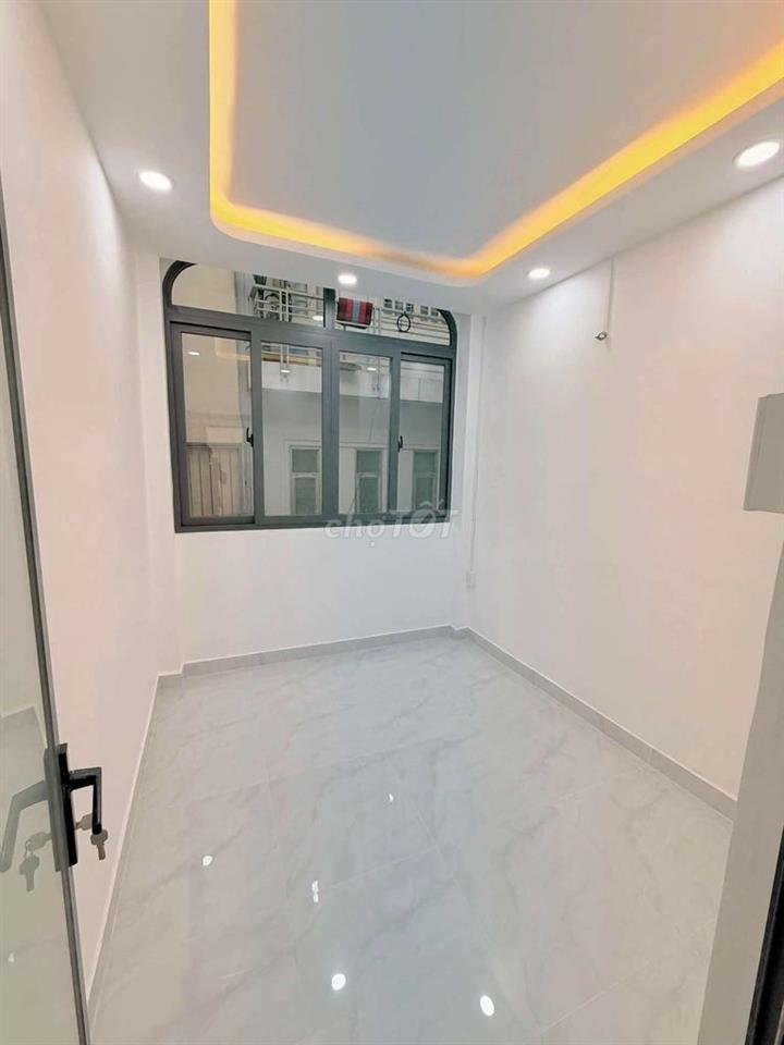 Nhà đẹp 3 phòng Quận 4