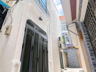 Nhà đẹp 3 phòng Quận 4