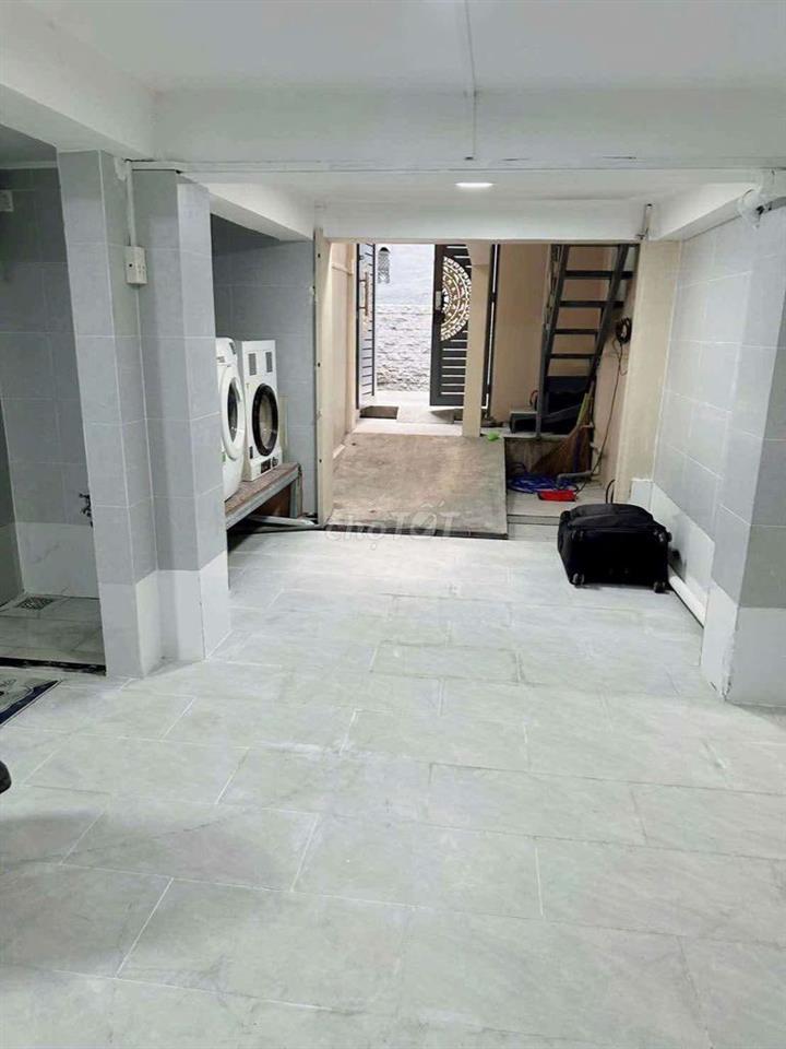 Nhà ở hoặc làm chdv Quận 4