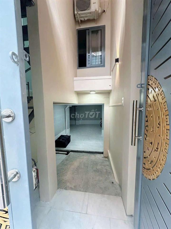 Nhà ở hoặc làm chdv Quận 4