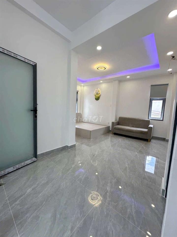 Nhà ở hoặc làm chdv Quận 4