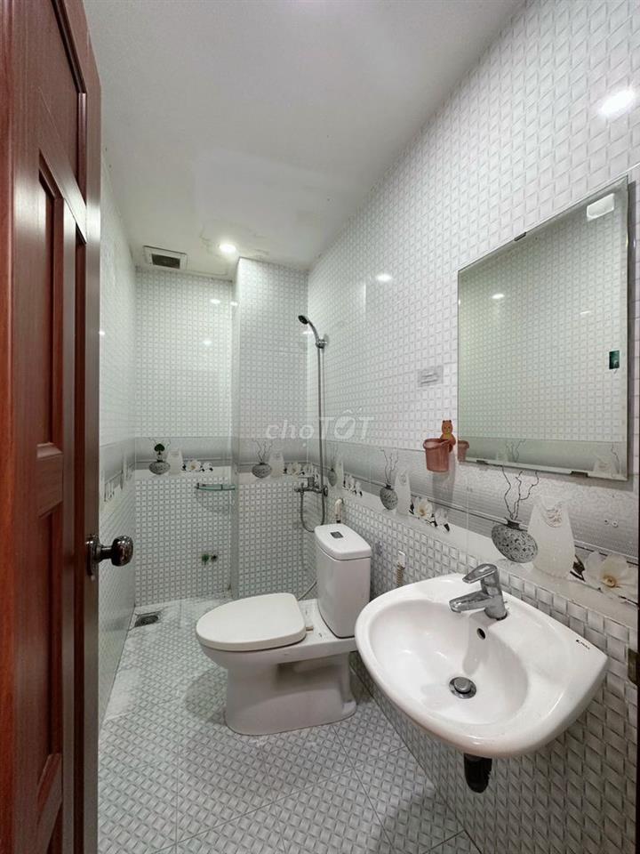 Studio full NT, Thép Mới, Hoàng Hoa Thám