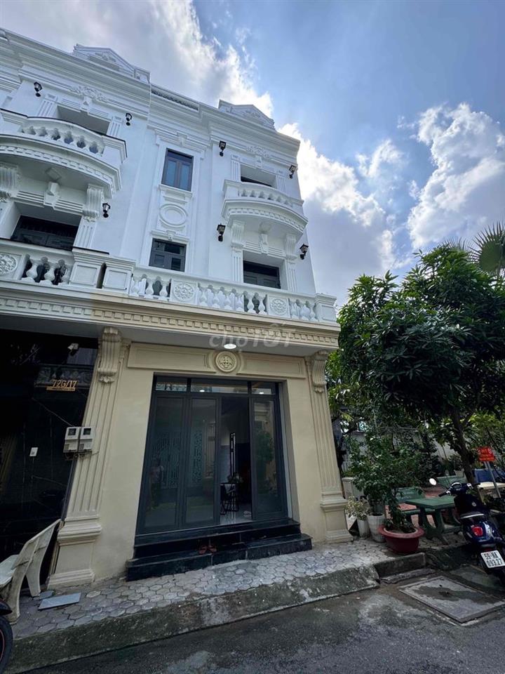 bán nhà Nguyễn Văn Yến sát vách công viên