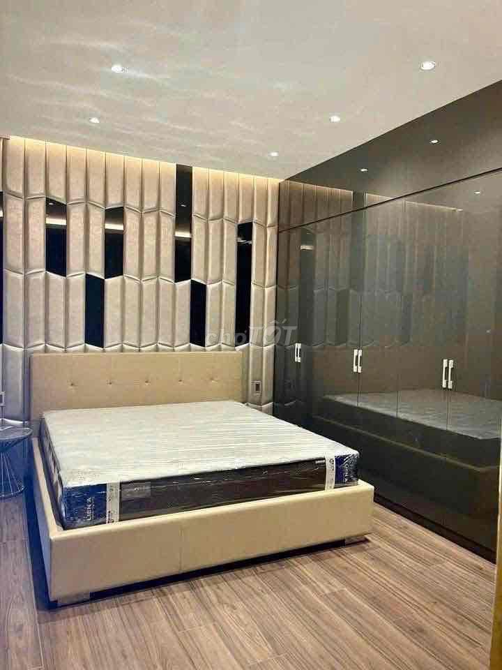 Biệt Thự Vip 10m TÂN SƠN NHÌ, 3 Tấm, 8 x 20m, 6 Phòng Ngủ, 6 wc