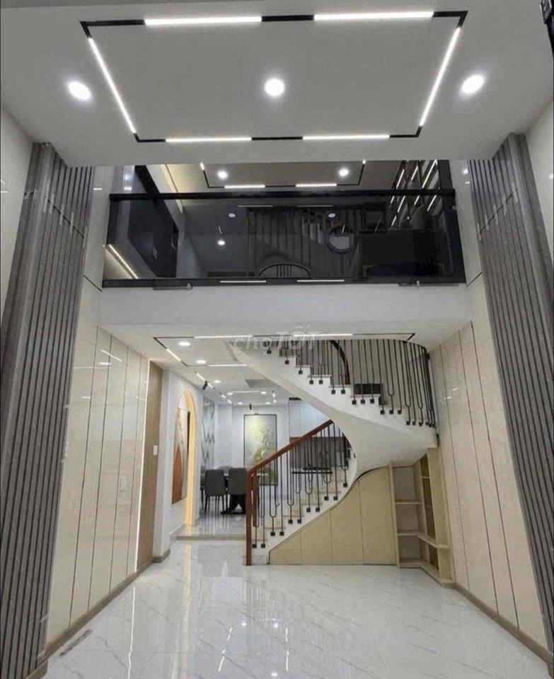 Mặt Tiền Nội Bộ khu ĐỘC LẬP, 3 Tấm, 5 x 18m, 4 Phòng Ngủ, 4 wc, sân Th