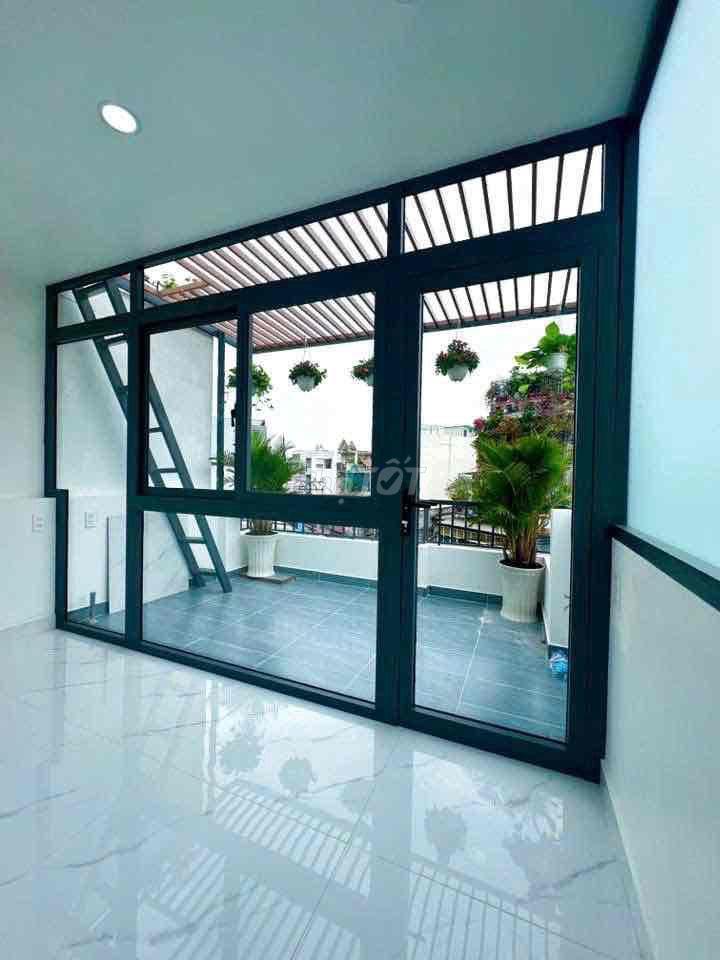 Mặt Tiền Nội Bộ khu ĐỘC LẬP, 3 Tấm, 5 x 18m, 4 Phòng Ngủ, 4 wc, sân Th