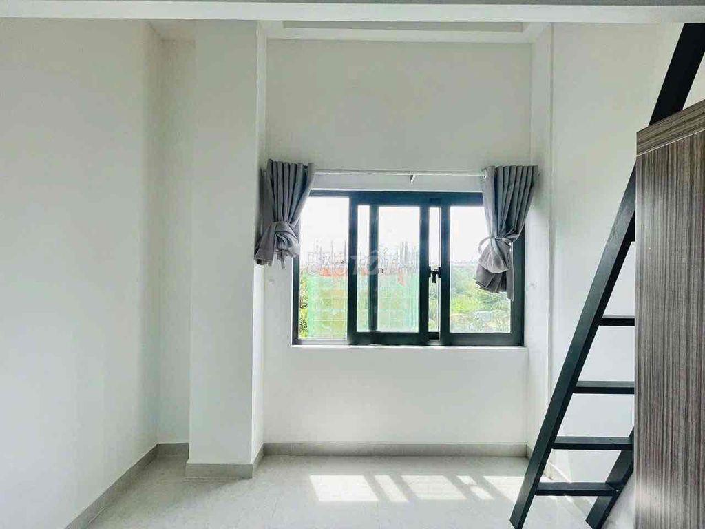 GÁC CỬA SỔ TRỜI NGAY PHẠM VĂN ĐỒNG - KHA VẠN CÂN