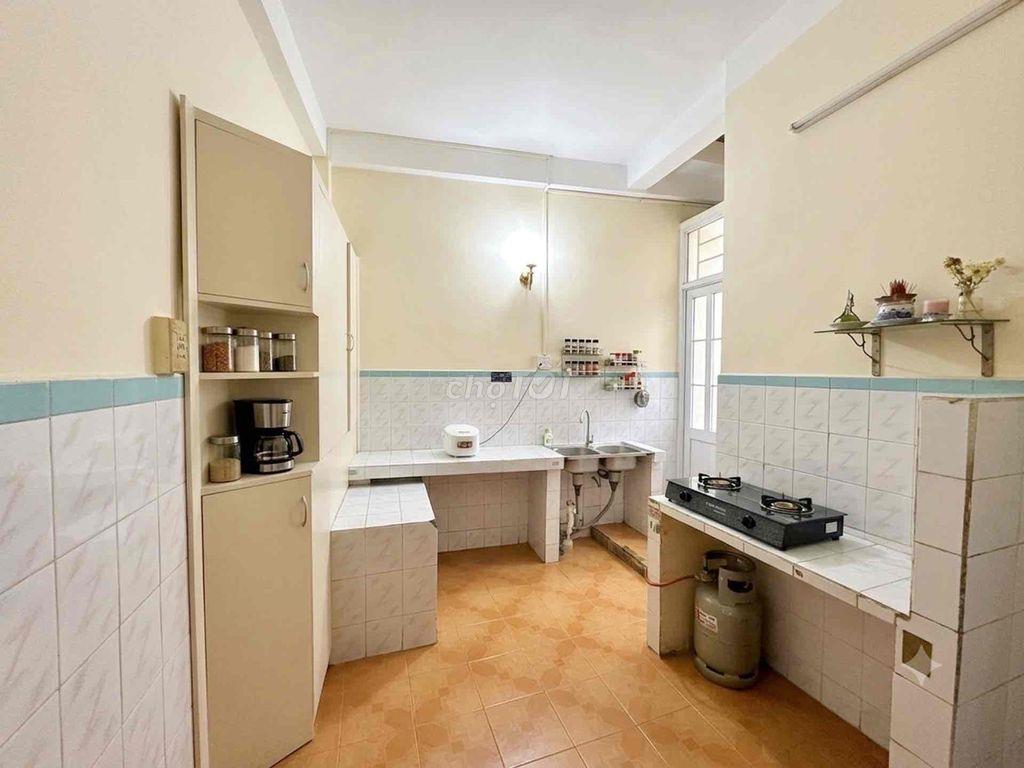 Nhà này bán để làm phòng khám, Nail, Spa, cho thuê dòng tiền.