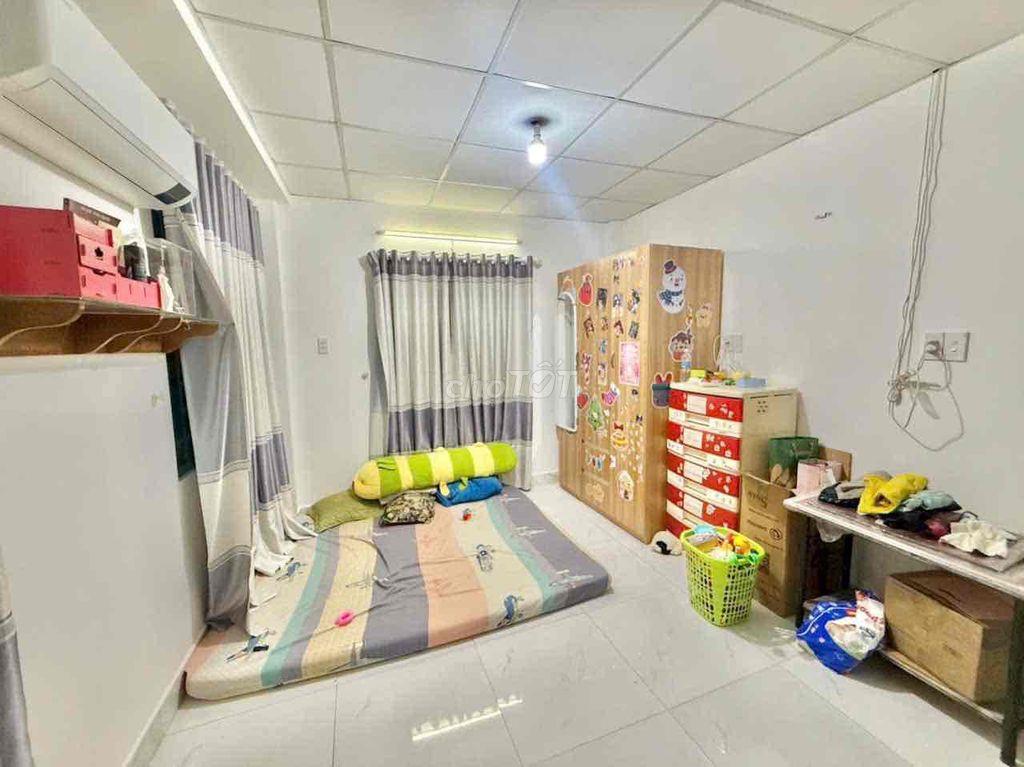 42m2 ,2 tầng kế bên HXH , gần Gigamall Phạm Văn Đồng chỉ 4,1 tỷ.
