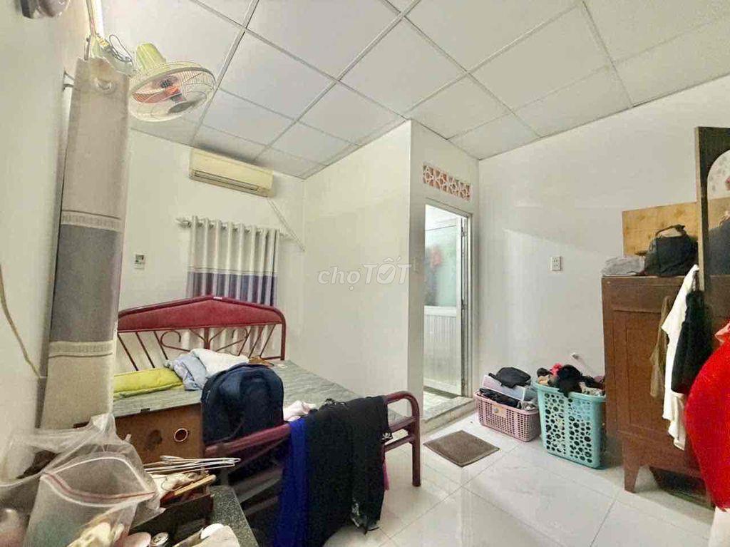 42m2 ,2 tầng kế bên HXH , gần Gigamall Phạm Văn Đồng chỉ 4,1 tỷ.