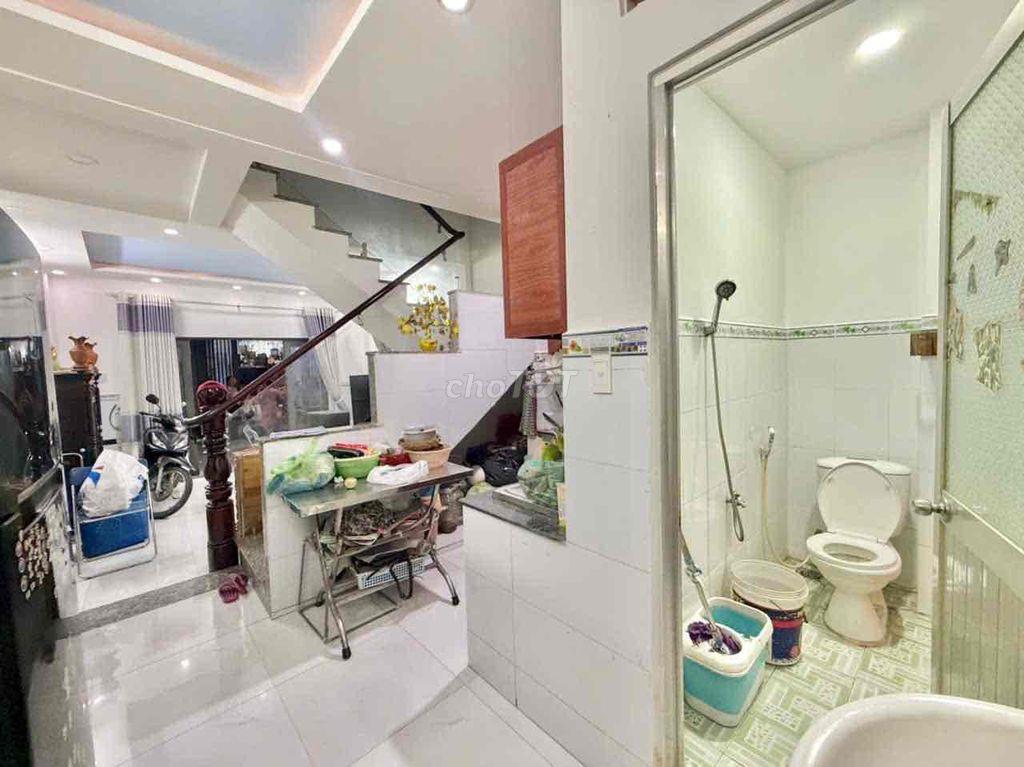 42m2 ,2 tầng kế bên HXH , gần Gigamall Phạm Văn Đồng chỉ 4,1 tỷ.