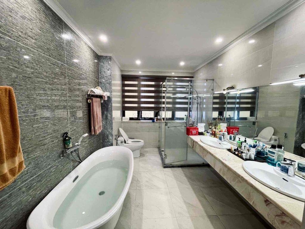 Biệt thự Đặng Thuỳ Trâm p.13 Bình Thạnh chỉ 30 tỷ. vị trí đẹp dân trí