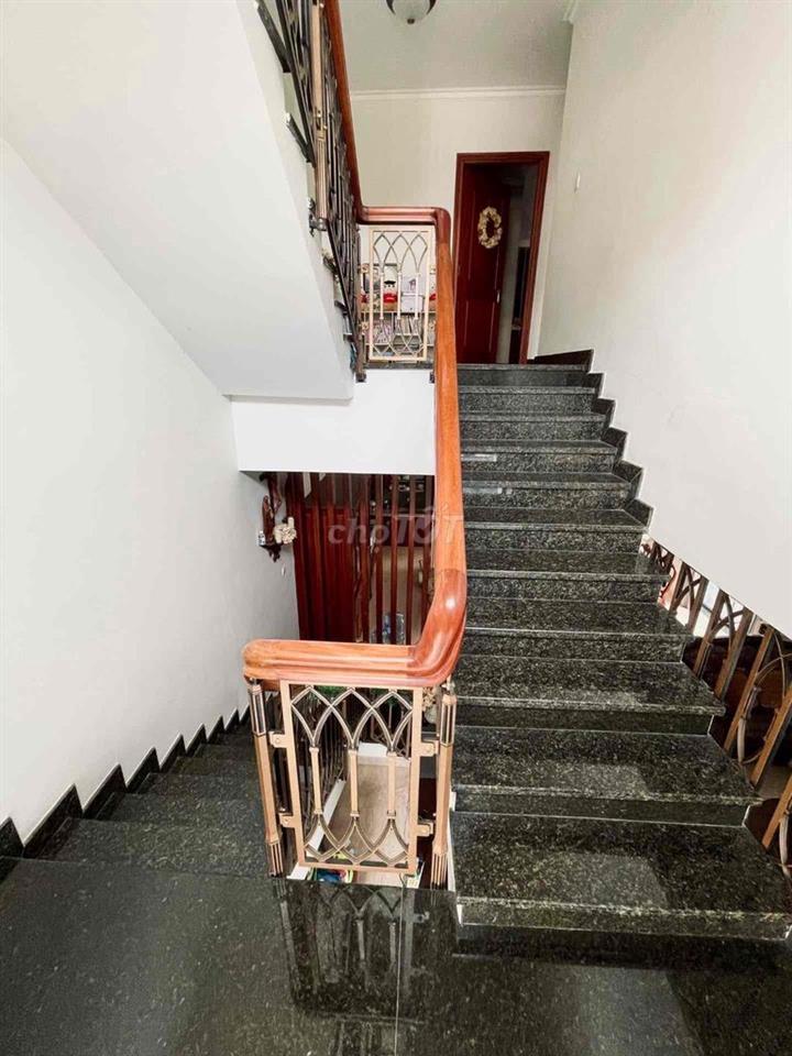 Biệt thự Đặng Thuỳ Trâm p.13 Bình Thạnh chỉ 30 tỷ. vị trí đẹp dân trí