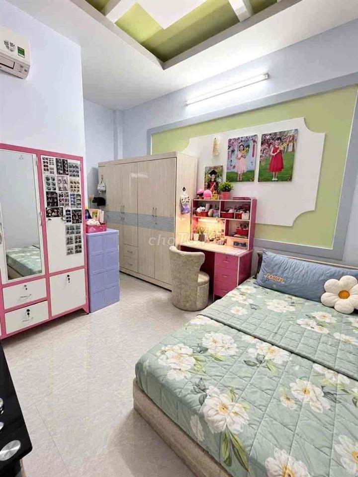 50m2 , 1 căn là mặt tiền, nhà 3 tầng chỉ 5 tỷ .Ngay Quốc lộ 13