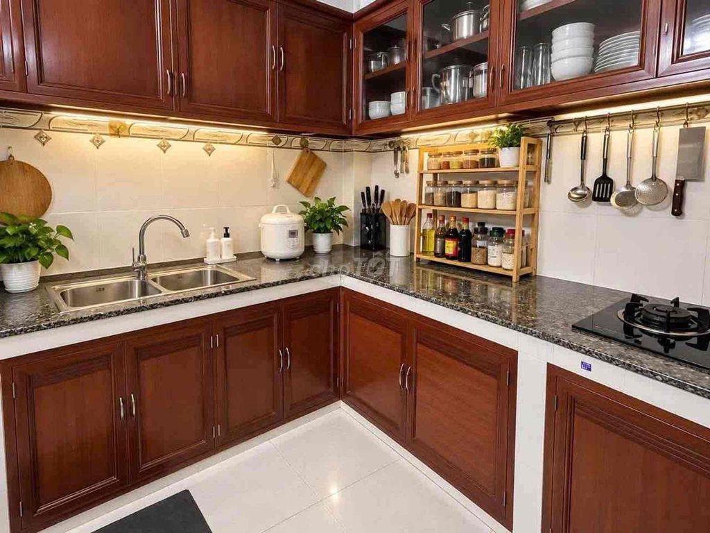 50m2 , 1 căn là mặt tiền, nhà 3 tầng chỉ 5 tỷ .Ngay Quốc lộ 13