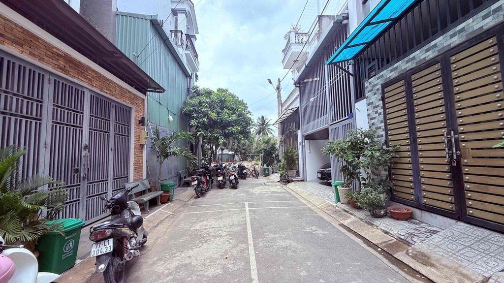 Bán đất HXH đường Ql13 60 m2 chỉ 4,7 tỷ. khu phân lô đối diện Vạn Phuc