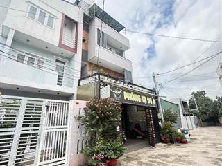 Bán nhà ngay cổng ĐH Ngân Hàng 240m2 ,3 tầng chỉ 16,2 tỷ. hẻm rộng 8 m