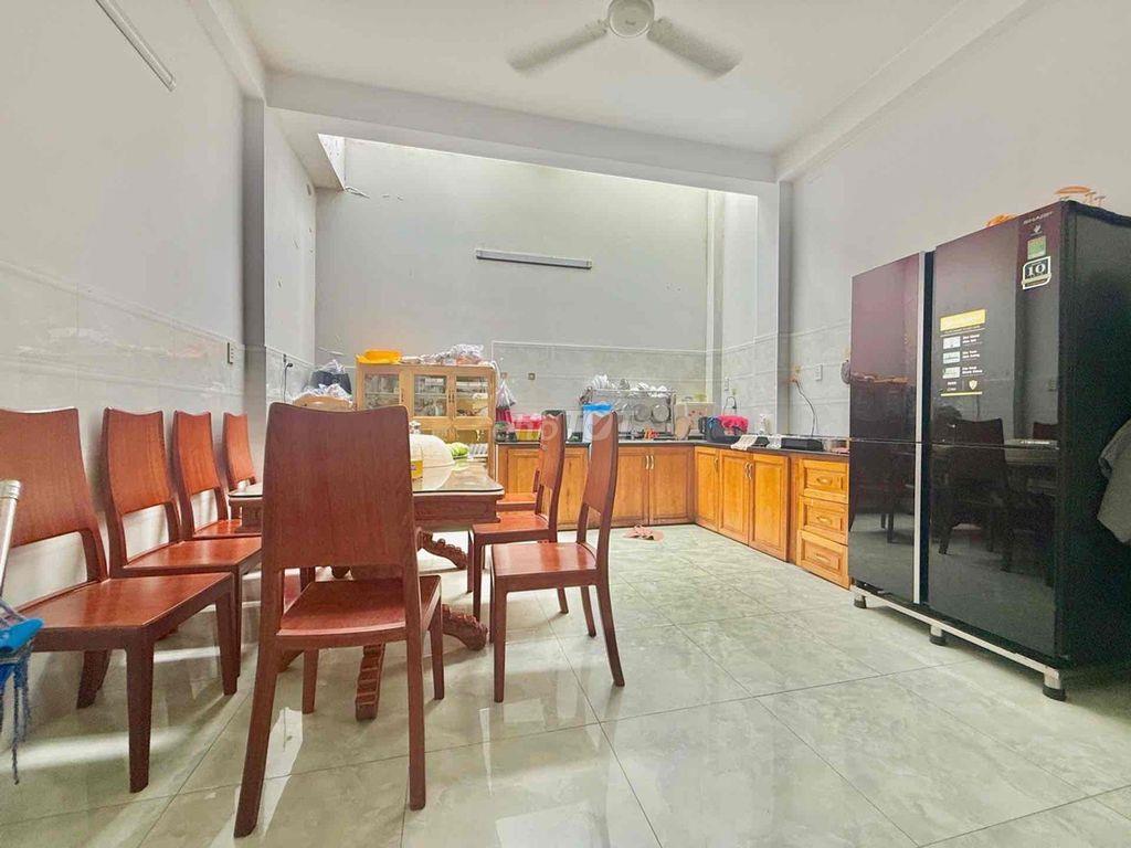 Bán nhà 3 tầng KDC Thành Uỷ đường 18 Hiệp Bình Chánh chỉ 11.5 tỷ