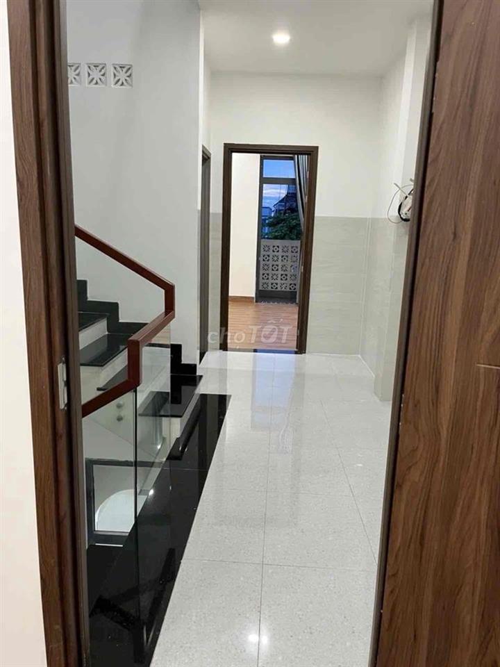 Bán nhà 3 tầng HXH, QL13 , 84m2 chỉ 6,3 tỷ cách 50m là mặt tiền đường