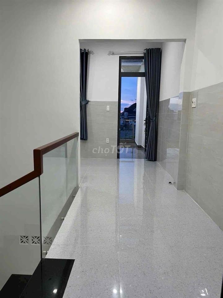Bán nhà 3 tầng HXH, QL13 , 84m2 chỉ 6,3 tỷ cách 50m là mặt tiền đường