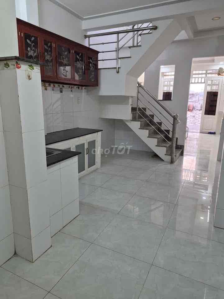 Bán nhà 3,75 tỷ ngay đường số 2 Hiệp Bình Phước. 36 m2 ngay hẻm xe hoi