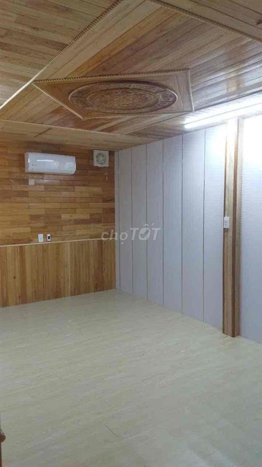Nhà Cho Thuê, mới , sân rộng, mặt tiền đường