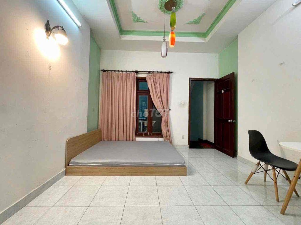 PHÒNG ĐẦY ĐỦ TIỆN NGHI NGAY VÒNG XOAY TRẦN NÃO ( CHÂN CẦU SG )