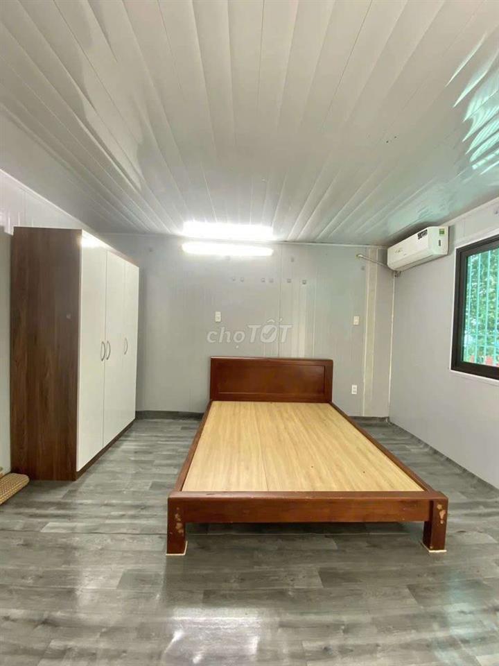 cách cổng sau penika 200m