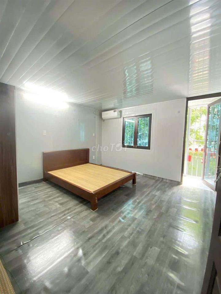 cách cổng sau penika 200m