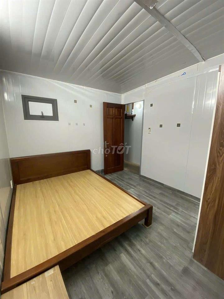 cách cổng sau penika 200m